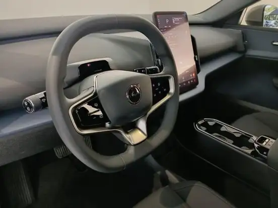 VOLVO-EX30-2024