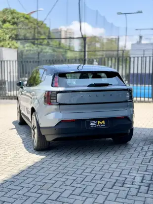 VOLVO-EX30-2024