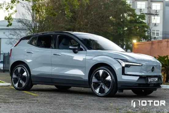 VOLVO-EX30-2024