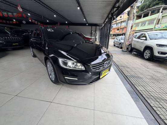 VOLVO-V60-2015