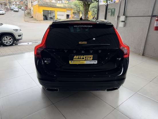 VOLVO-V60-2015
