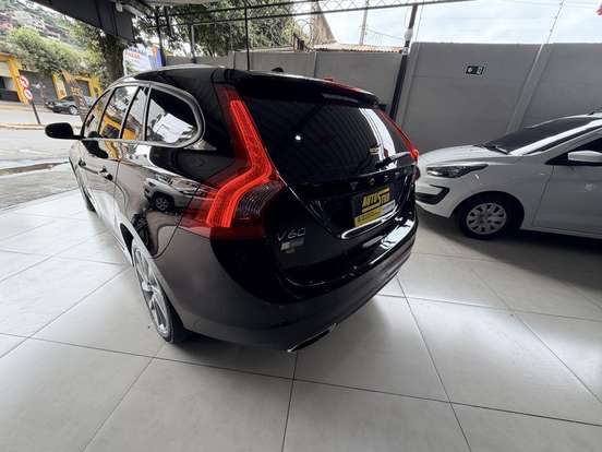 VOLVO-V60-2015