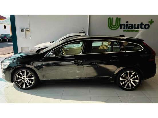 VOLVO-V60-2015