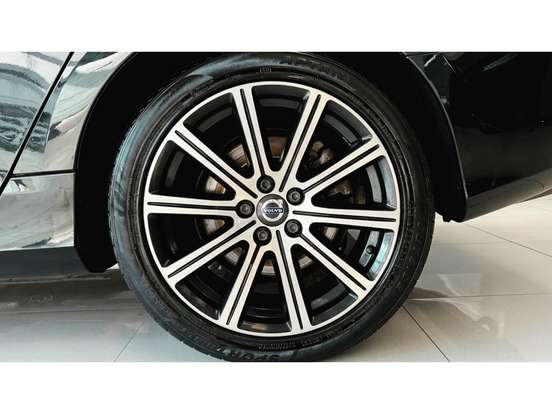 VOLVO-V60-2015