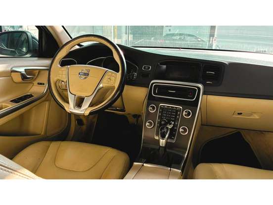 VOLVO-V60-2015