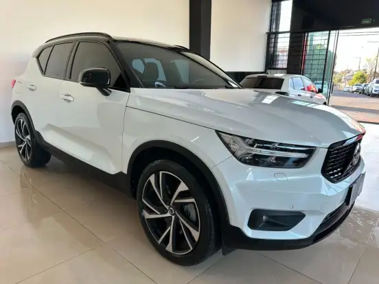 VOLVO-XC40-2021
