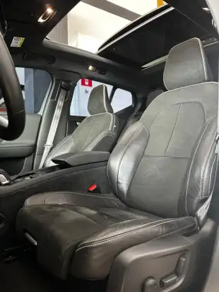 VOLVO-XC40-2021