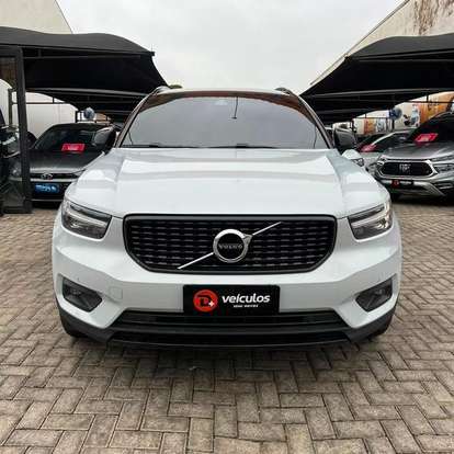 VOLVO-XC40-2020