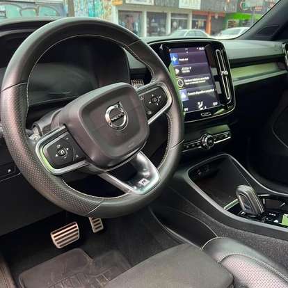 VOLVO-XC40-2020