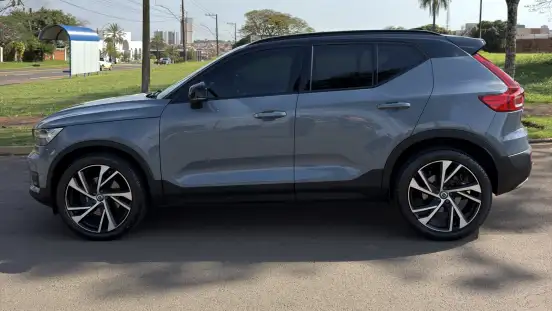 VOLVO-XC40-2019