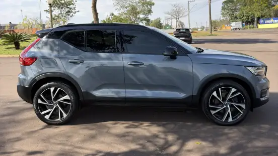 VOLVO-XC40-2019
