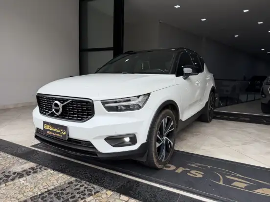VOLVO-XC40-2018