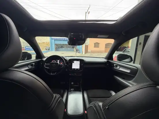 VOLVO-XC40-2.0 T5 GASOLINA R-DESIGN AWD GEARTRONIC VOLVO-XC40-2018