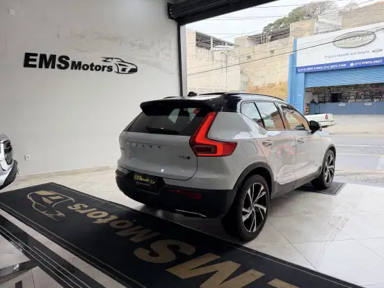 VOLVO-XC40-2.0 T5 GASOLINA R-DESIGN AWD GEARTRONIC VOLVO-XC40-2018