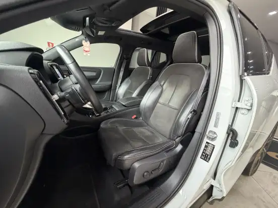 VOLVO-XC40-2.0 T5 GASOLINA R-DESIGN AWD GEARTRONIC VOLVO-XC40-2018