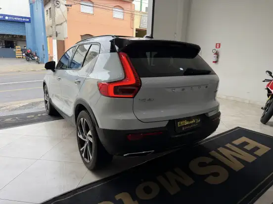 VOLVO-XC40-2.0 T5 GASOLINA R-DESIGN AWD GEARTRONIC VOLVO-XC40-2018