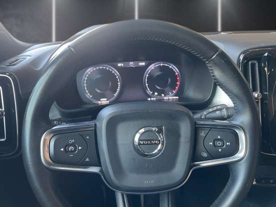 VOLVO-XC40-2.0 T5 GASOLINA MOMENTUM AWD GEARTRONIC VOLVO-XC40-2018