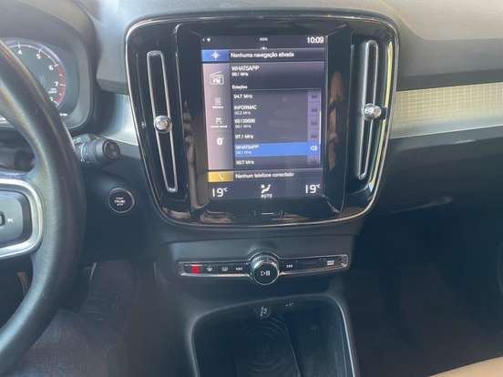 VOLVO-XC40-2.0 T5 GASOLINA MOMENTUM AWD GEARTRONIC VOLVO-XC40-2018