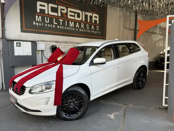 VOLVO XC60 2.0 T5 MOMENTUM GASOLINA 4P AUTOMÁTICO