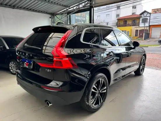 VOLVO-XC60-2020