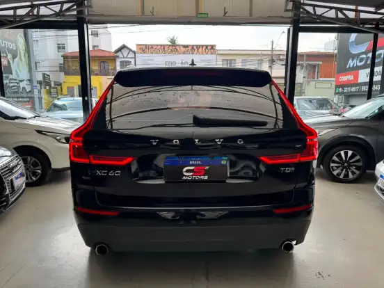 VOLVO-XC60-2020