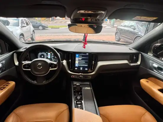 VOLVO-XC60-2.0 T8 HYBRID MOMENTUM AWD GEARTRONIC VOLVO-XC60-2020