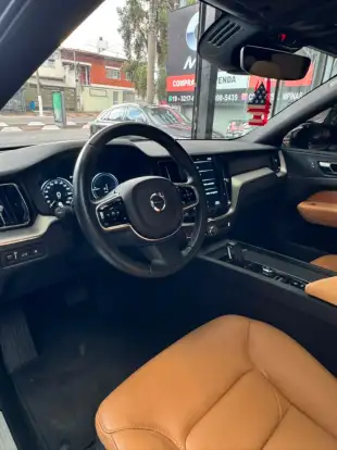 VOLVO-XC60-2020