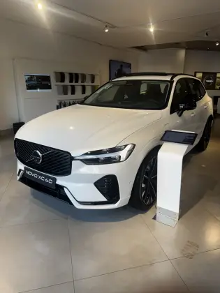 VOLVO XC60 2.0 T8 PHEV ULTRA DARK AWD GEARTRONIC