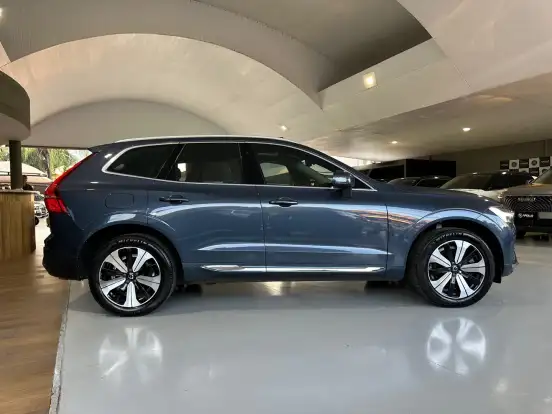 VOLVO-XC60-2023
