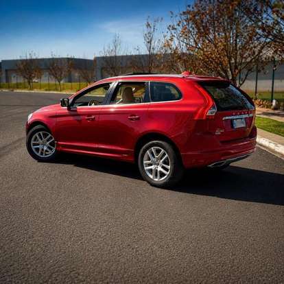 VOLVO-XC60-2017