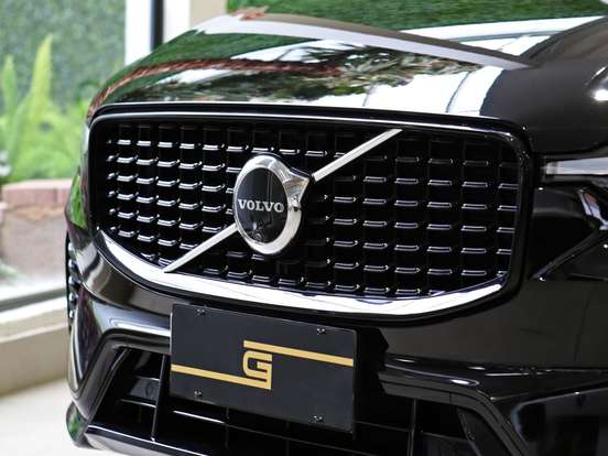 VOLVO-XC60-2023
