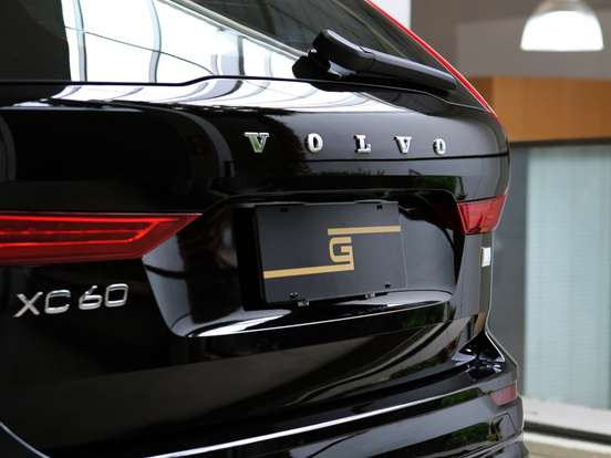 VOLVO-XC60-2023