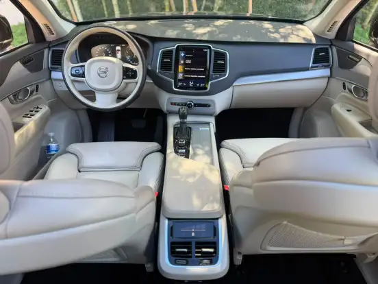 VOLVO-XC90-2019