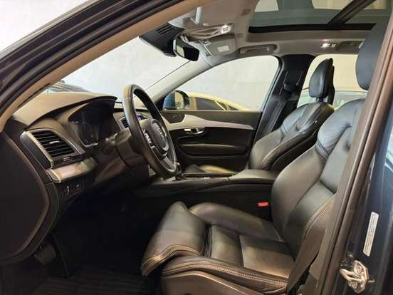 VOLVO-XC90-2017