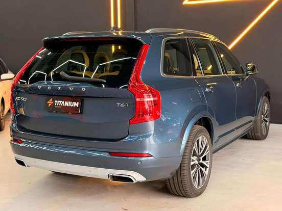 VOLVO-XC90-2019