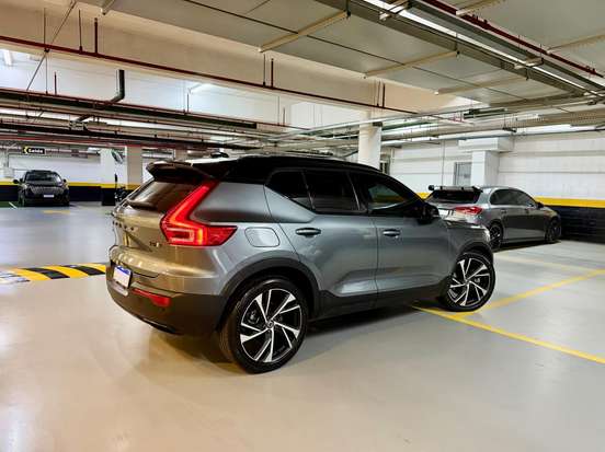 VOLVO-XC40-2018