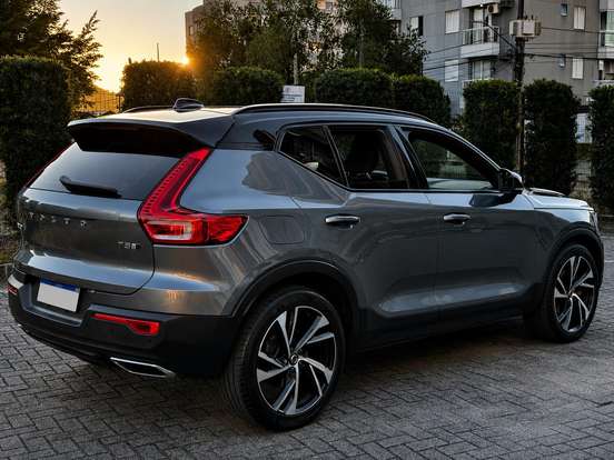 VOLVO-XC40-2.0 T5 GASOLINA R-DESIGN AWD GEARTRONIC VOLVO-XC40-2019