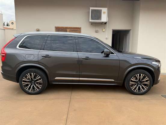 VOLVO-XC90-2023