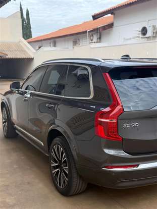 VOLVO-XC90-2023