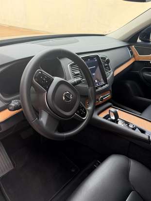 VOLVO-XC90-2023