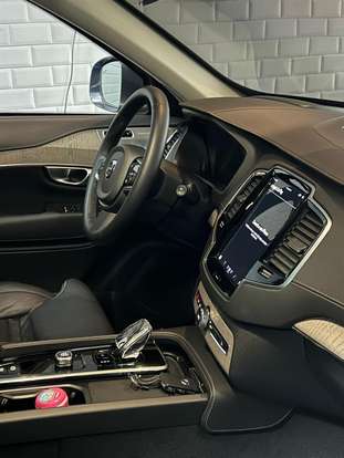 VOLVO-XC90-2023