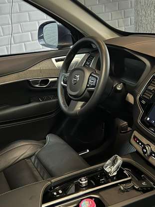 VOLVO-XC90-2023
