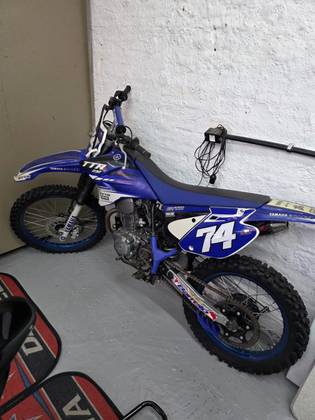 YAMAHA TT-R 230 