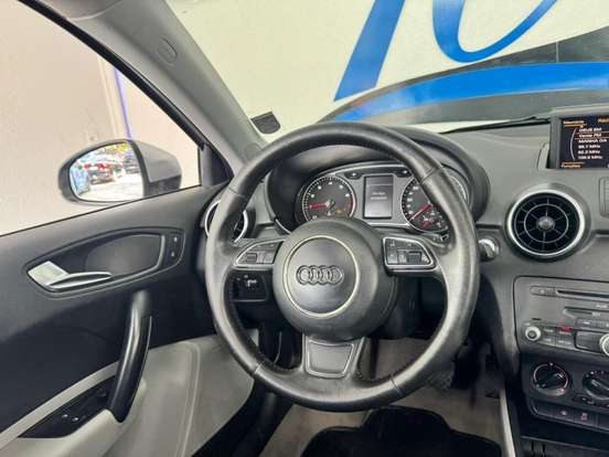 AUDI-A1-1.4 TFSI ATTRACTION 16V 122CV GASOLINA 2P AUTOMÁTICO AUDI-A1-2011