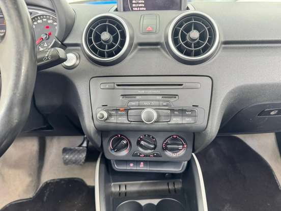 AUDI-A1-1.4 TFSI ATTRACTION 16V 122CV GASOLINA 2P AUTOMÁTICO AUDI-A1-2011