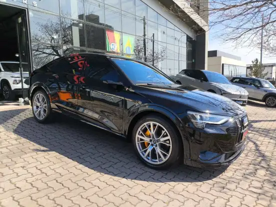 AUDI-E-TRON-ELÉTRICO SPORTBACK PERFORMANCE BLACK QUATTRO AUDI-E-TRON-2020