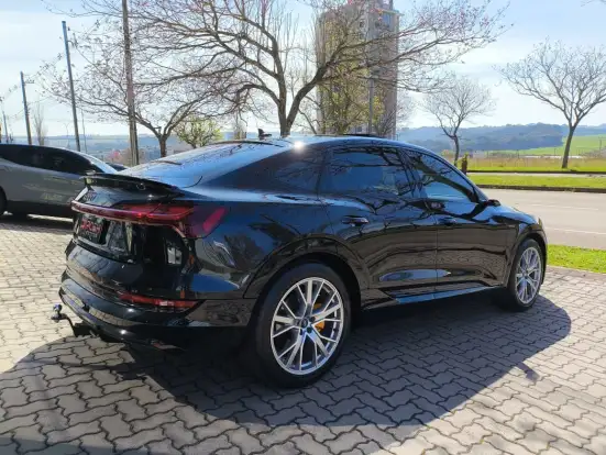 AUDI-E-TRON-2020