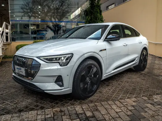 AUDI E-TRON ELÉTRICO SPORTBACK PERFORMANCE QUATTRO AUDI E-TRON ELÉTRICO SPORTBACK PERFORMANCE QUATTRO