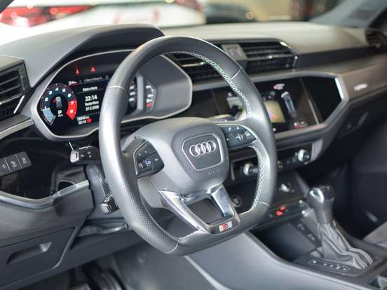 AUDI-Q3-2.0 40 TFSI GASOLINA PERFORMANCE BLACK QUATTRO TIPTRONIC AUDI-Q3-2022