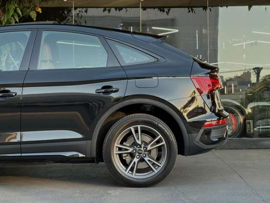 AUDI-Q5-2024